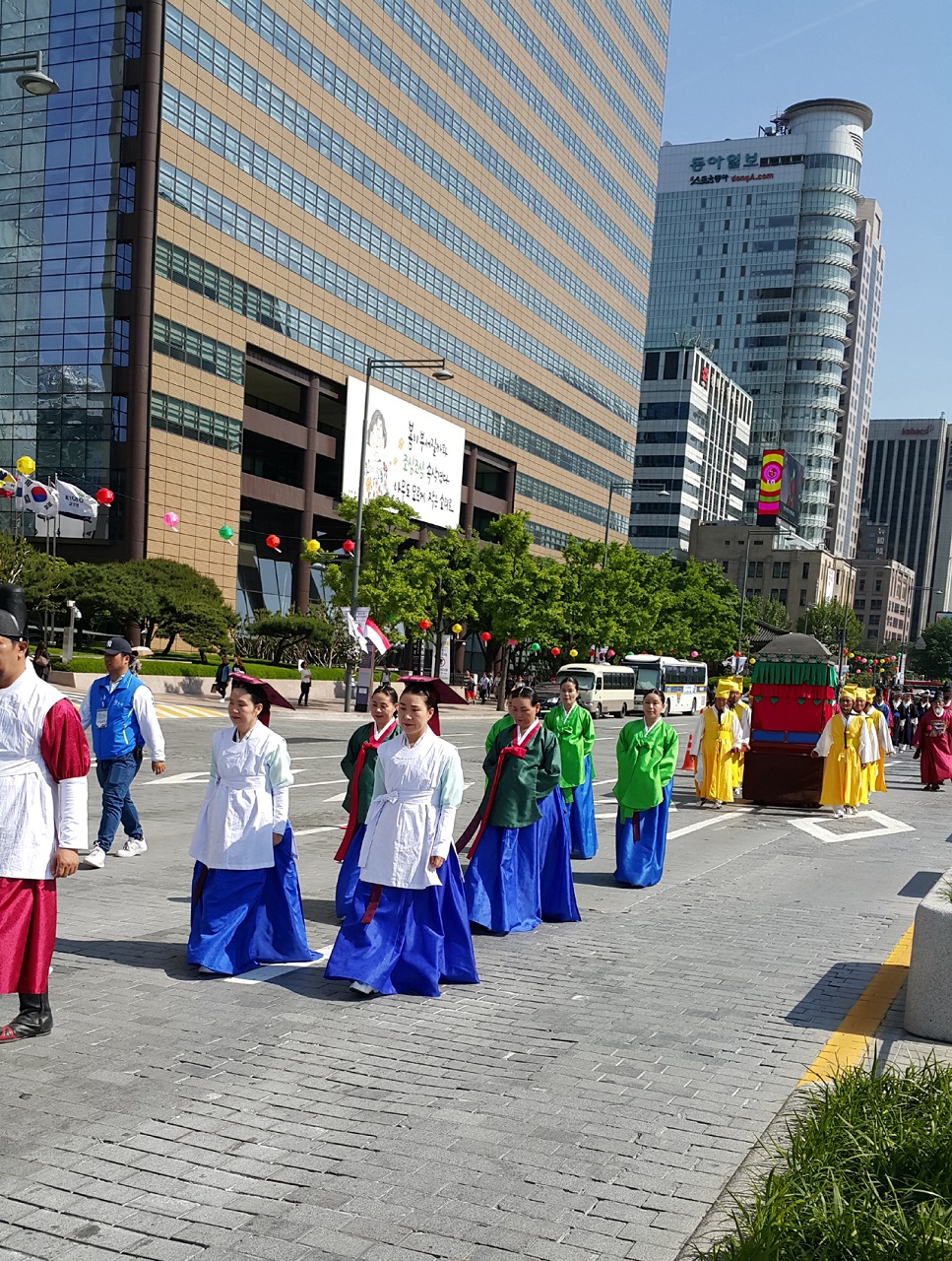 태봉안식 행진.jpg